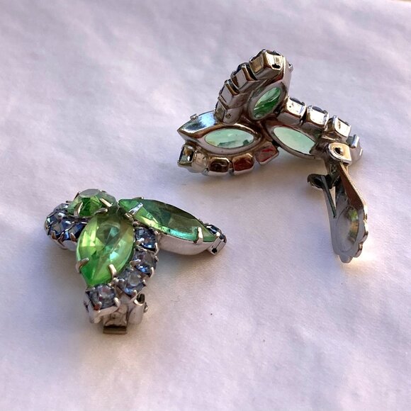 Pretty Blue Green Clip on Earrings Unmarked Vintage Fashion Jewelry - Picture 3 of 4
